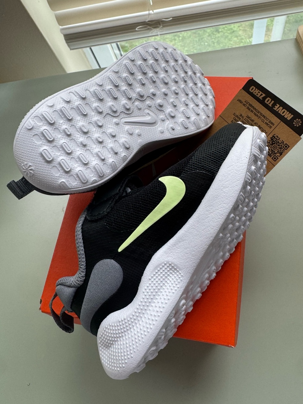 Nike Revolution 7 Toddler Black and Light Green (Volt) Low-Top Sneakers